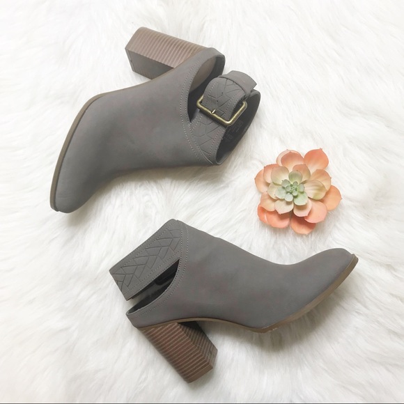 American Eagle Outfitters Shoes - American Eagle Sling Back Booties sz 10